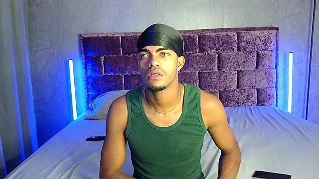 Snapshot of richardd2212 chatting on 14, 6, 2026 richardd2212 online show from 14, 6, 2026