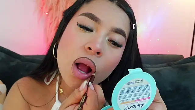 mia roux1 online show from 10, 4, 2026