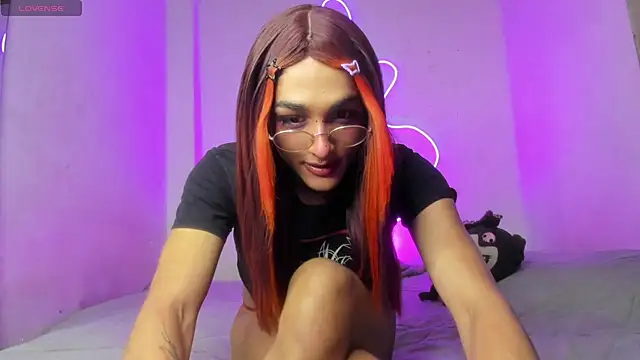 Mika  velvet online show from 27, 10, 2025