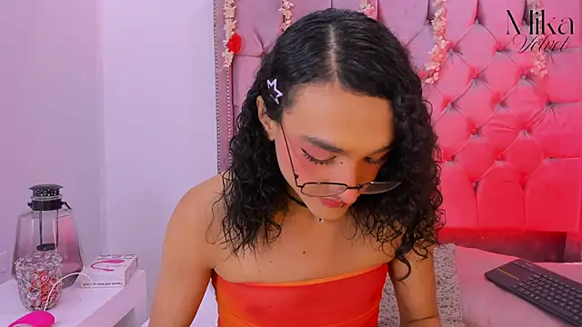 Mika  velvet online show from 20, 2, 2026