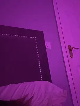 Gia Atkinson online show from 26, 10, 2025