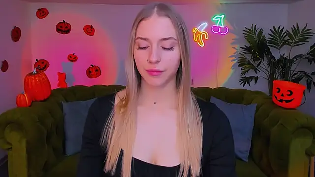 sassy cutie online show from 12, 11, 2025