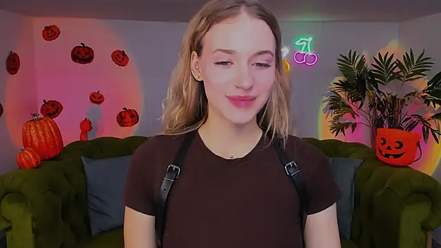 sassy cutie online show from 30, 10, 2025