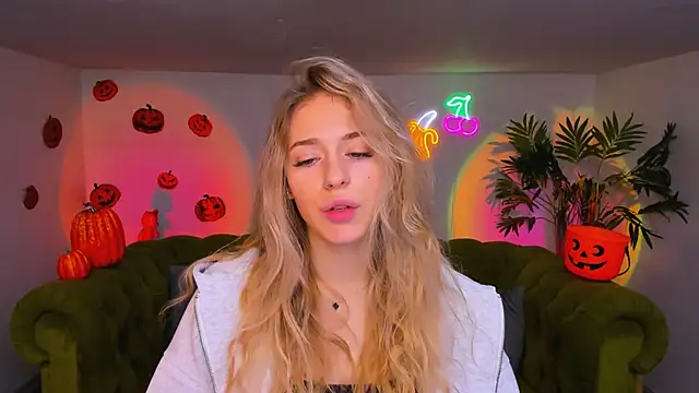 sassy cutie online show from 5, 11, 2025