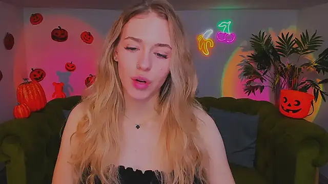 sassy cutie online show from 3, 11, 2025