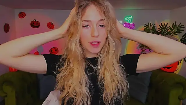 sassy cutie online show from 4, 11, 2025