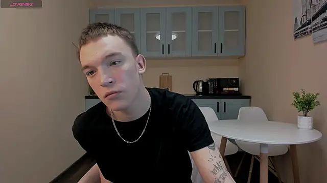 Snapshot of Derek_Banville chatting on 13, 11, 2025 Derek Banville online show from 13, 11, 2025