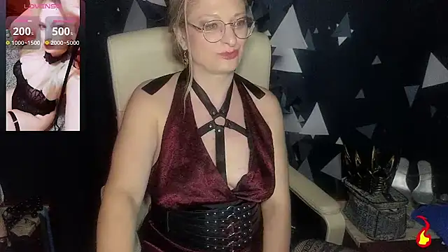 Snapshot of MonicaMis chatting on 8, 11, 2025 MonicaMis online show from 8, 11, 2025