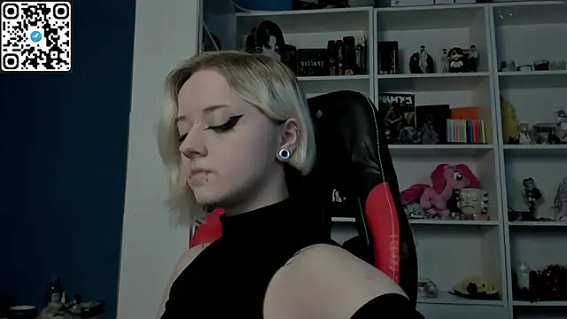 Holy Mistress S online show from 6, 2, 2026