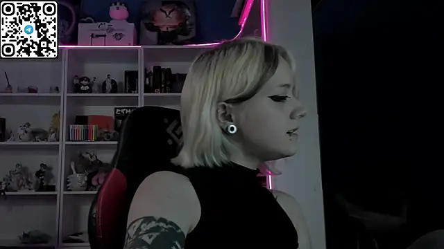 Snapshot of Holy_Mistress_S chatting on 3, 6, 2026 Holy Mistress S online show from 3, 6, 2026