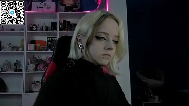 Snapshot of Holy_Mistress_S chatting on 19, 5, 2026 Holy Mistress S online show from 19, 5, 2026