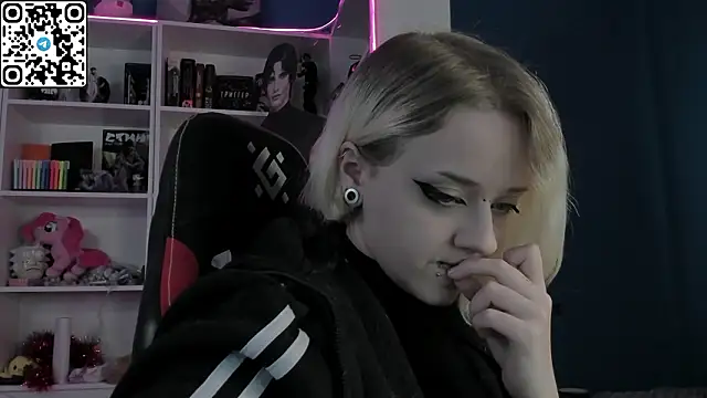 Holy Mistress S online show from 28, 2, 2026