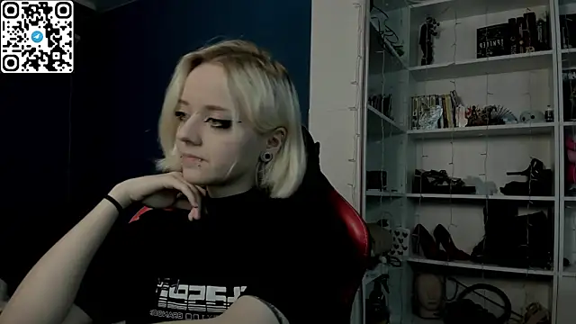 Holy Mistress S online show from 17, 12, 2025