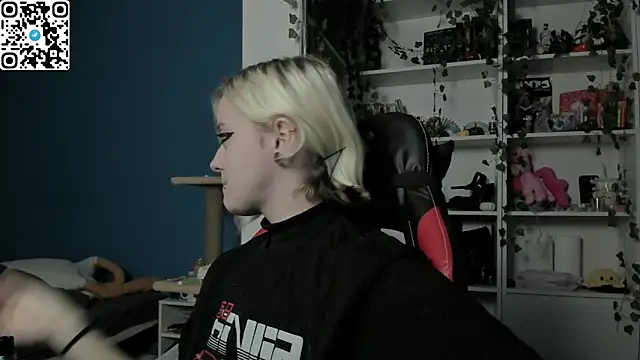 Holy Mistress S online show from 26, 11, 2025