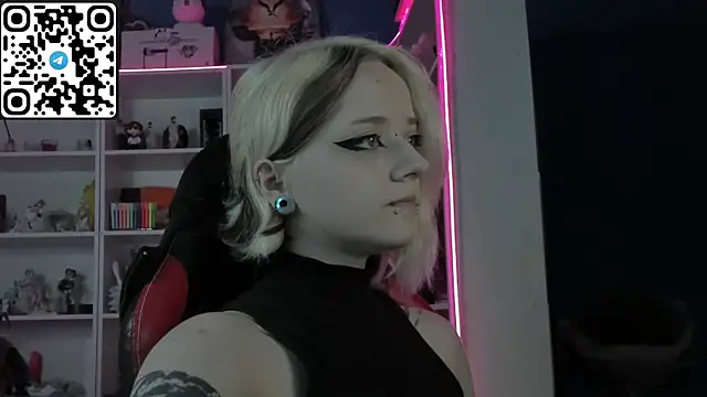 Snapshot of Holy_Mistress_S chatting on 3, 5, 2026 Holy Mistress S online show from 3, 5, 2026