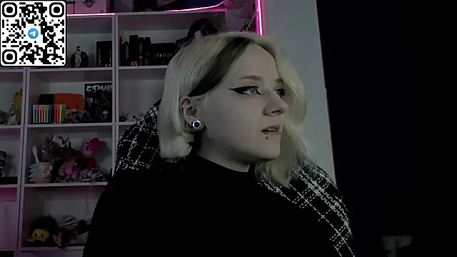 Snapshot of Holy_Mistress_S chatting on 25, 4, 2026 Holy Mistress S online show from 25, 4, 2026