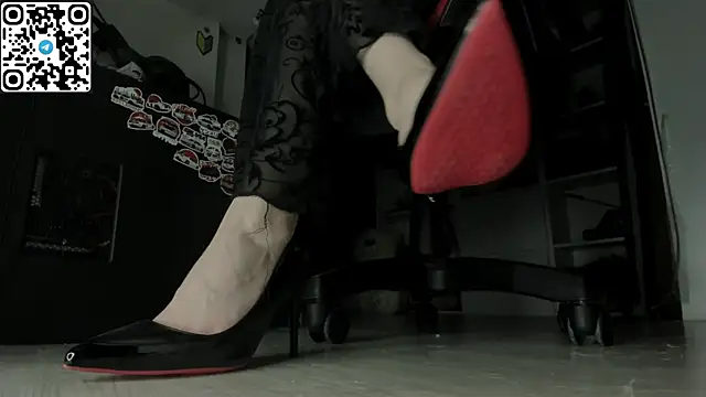 Snapshot of Holy_Mistress_S chatting on 28, 5, 2026 Holy Mistress S online show from 28, 5, 2026