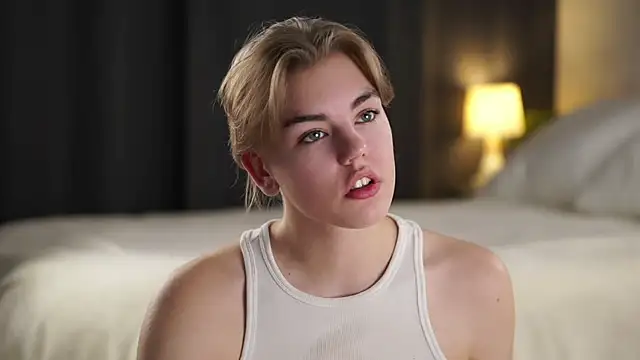 Snapshot of MelodyBaur chatting on 12, 11, 2025 MelodyBaur online show from 12, 11, 2025