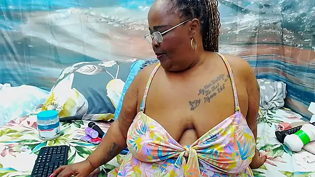 Snapshot of MatureMilfxxx chatting on 7, 7, 2026 MatureMilfxxx online show from 7, 7, 2026