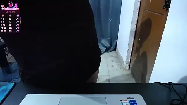 Snapshot of xNatasha chatting on 1, 11, 2025 xNatasha online show from 1, 11, 2025