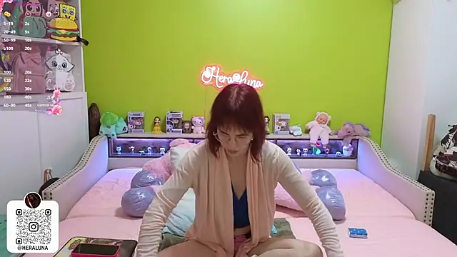 Snapshot of _HeraLuna_ chatting on 5, 1, 2026 HeraLuna online show from 5, 1, 2026