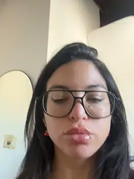 lucialuna online show from 9, 3, 2026