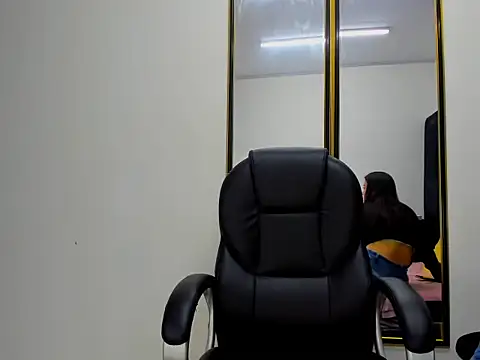 Gianna Johnson online show from 20, 11, 2025