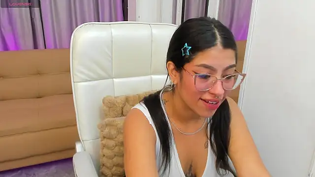 Claire Aristizabal  online show from 28, 11, 2025