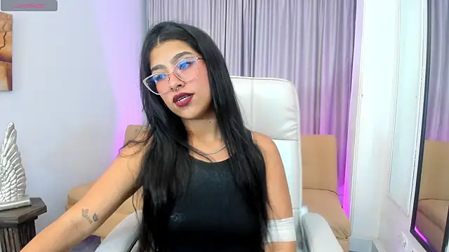 Claire Aristizabal  online show from 10, 11, 2025