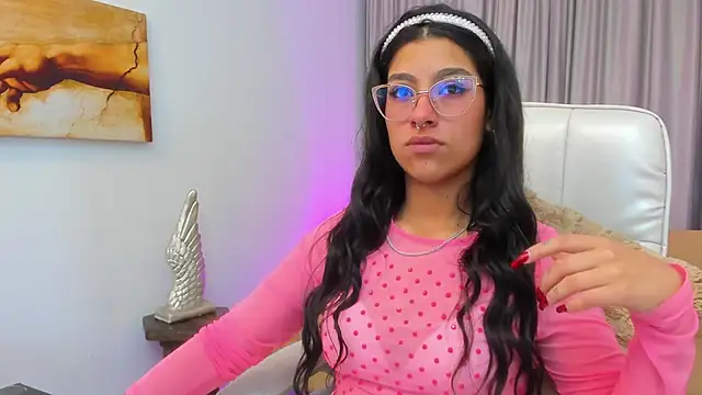 Claire Aristizabal  online show from 21, 11, 2025