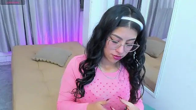 Claire Aristizabal  online show from 29, 11, 2025