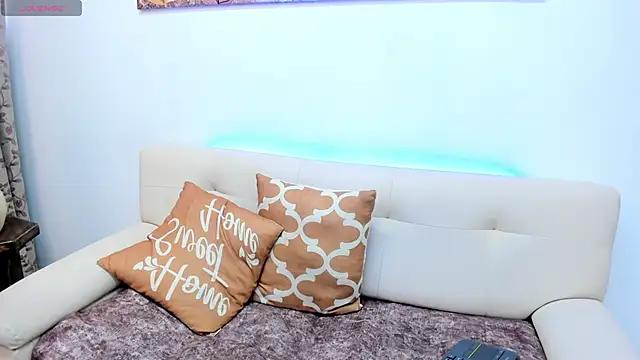 Claire Aristizabal  online show from 6, 11, 2025