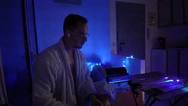 Snapshot of VenyxTrend chatting on 12, 11, 2025 VenyxTrend online show from 12, 11, 2025