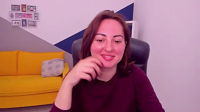 NoraSimons online show from 5, 6, 2026