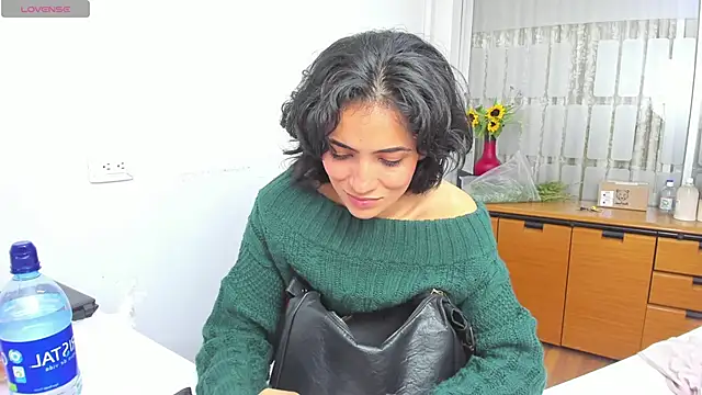 chloehanna online show from 4, 12, 2025