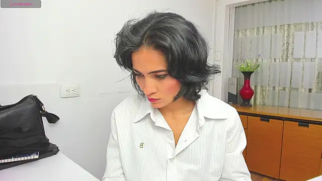 chloehanna online show from 11, 11, 2025