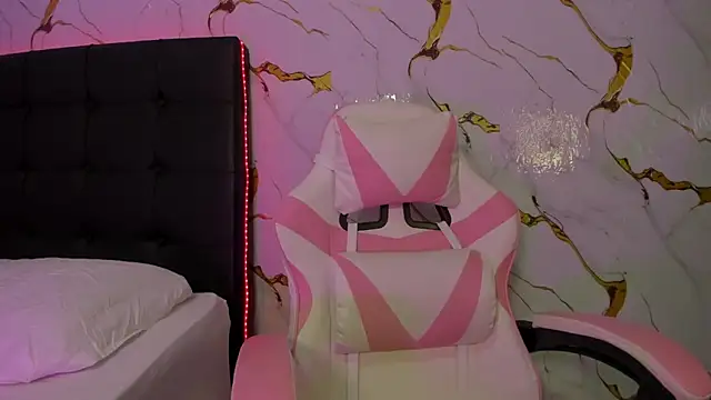 Scarlet DLuce online show from 13, 4, 2026