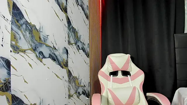 Snapshot of Scarlet_DLuce chatting on 7, 1, 2026 Scarlet DLuce online show from 7, 1, 2026