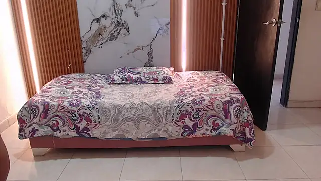 rosselyn  online show from 17, 12, 2025