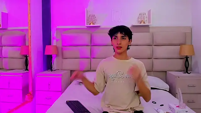 Snapshot of LiamPage_ chatting on 8, 11, 2025 LiamPage online show from 8, 11, 2025