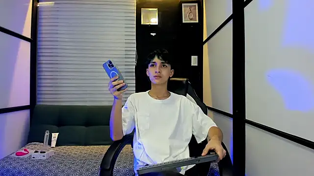 Snapshot of LiamPage_ chatting on 17, 11, 2025 LiamPage online show from 17, 11, 2025