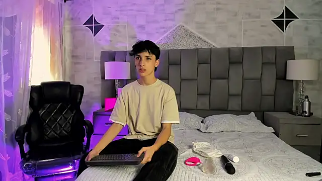 Snapshot of LiamPage_ chatting on 28, 11, 2025 LiamPage online show from 28, 11, 2025