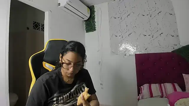 Snapshot of emily_stars1 chatting on 5, 2, 2026 emily stars1 online show from 5, 2, 2026