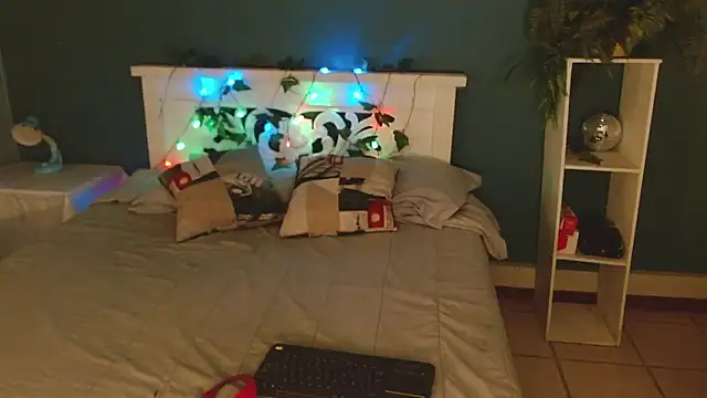 Samantha  Benet online show from 29, 11, 2025