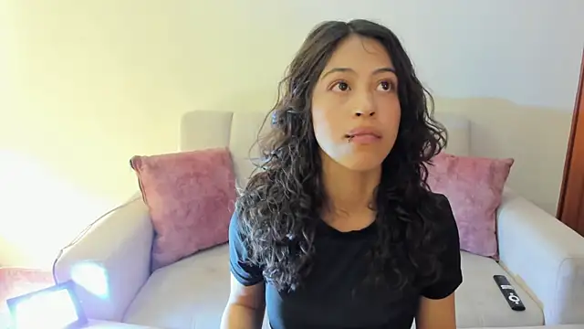 emily jonessxx online show from 28, 10, 2025