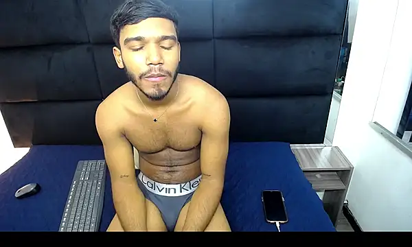 Snapshot of CamiloBuck chatting on 14, 11, 2025 CamiloBuck online show from 14, 11, 2025