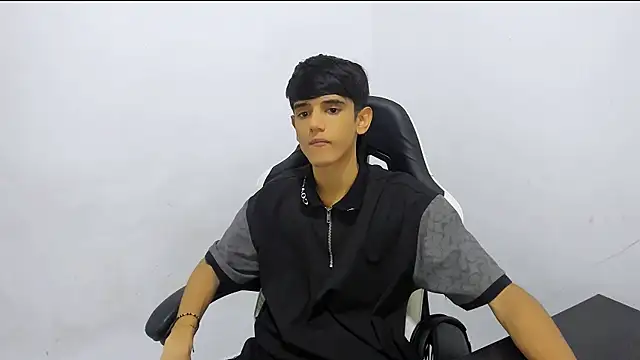 Cris curry02 online show from 13, 1, 2026