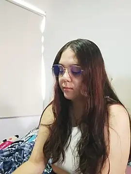 mirandahvelez online show from 3, 11, 2025