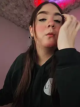 mirandahvelez online show from 6, 11, 2025