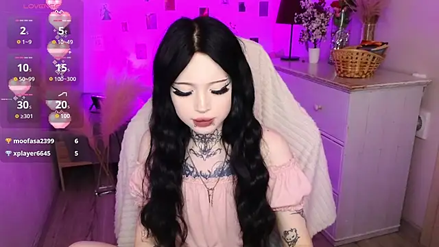 Snapshot of Emma_Kirks chatting on 4, 7, 2026 Emma Kirks online show from 4, 7, 2026